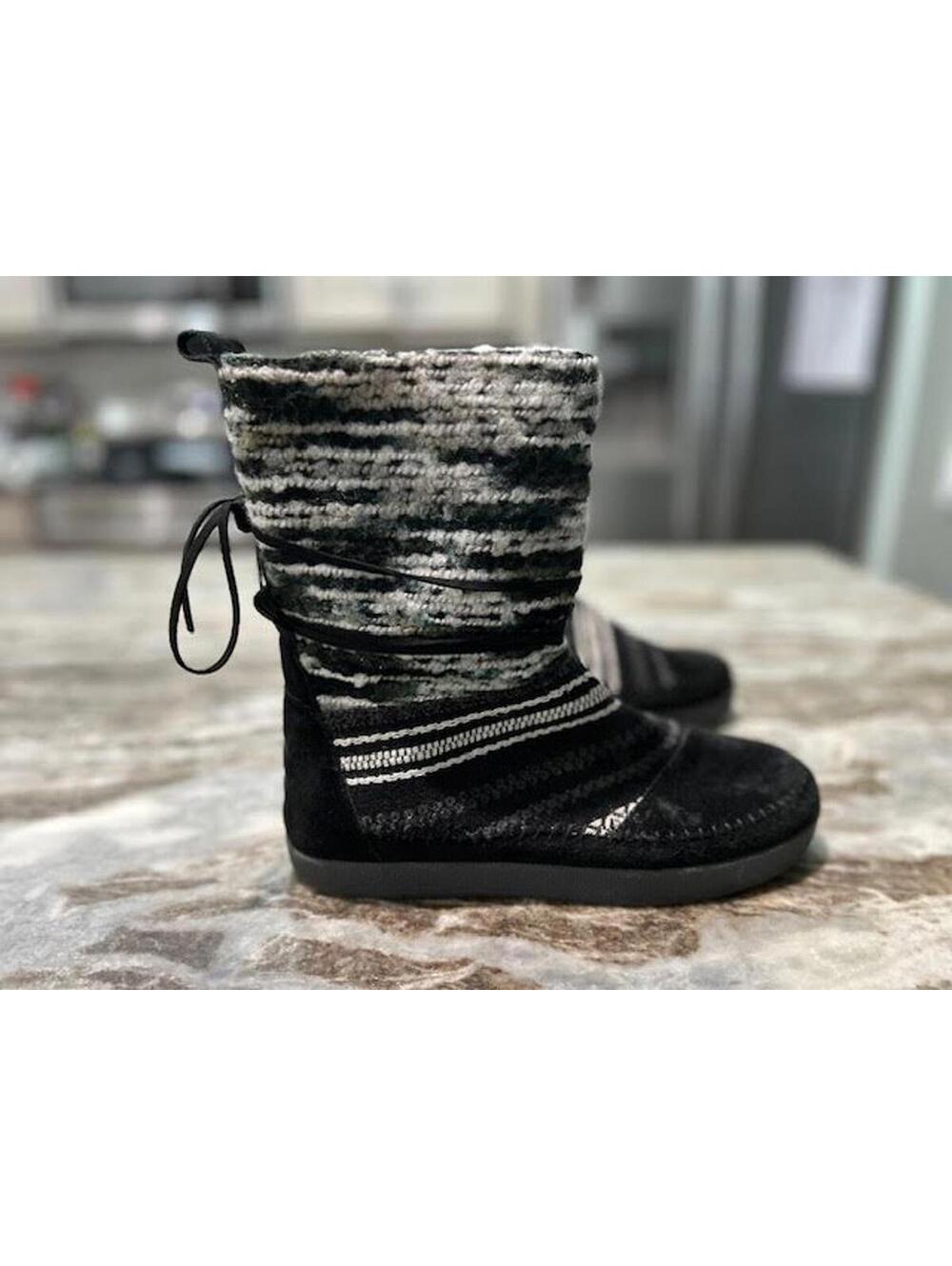 ✨ TOMS Black & White Mixed Media Suede Boots 8.5 — GUC